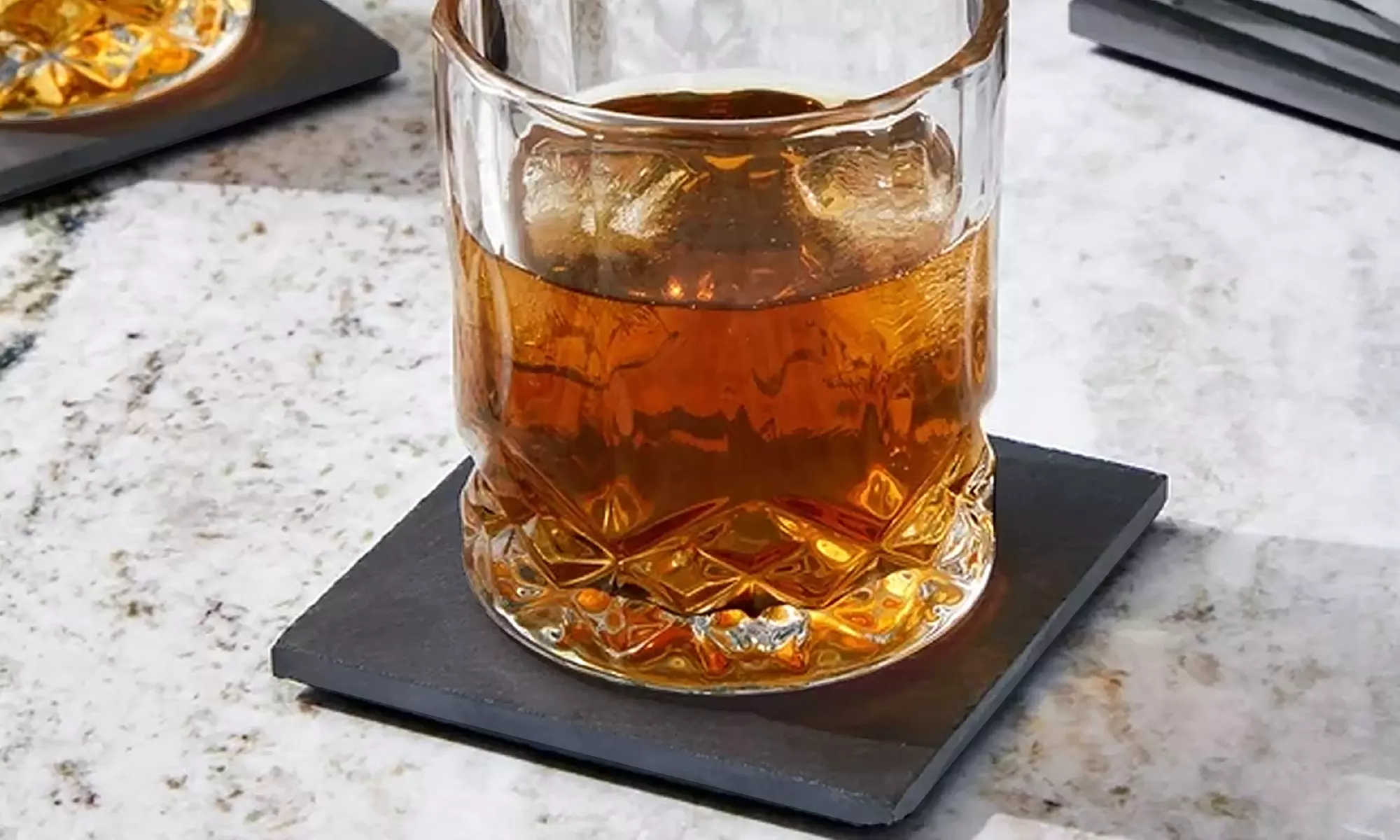 Set van 8 onderzetters gemaakt van hittebestendige, natuurlijke leisteen - Primary Image