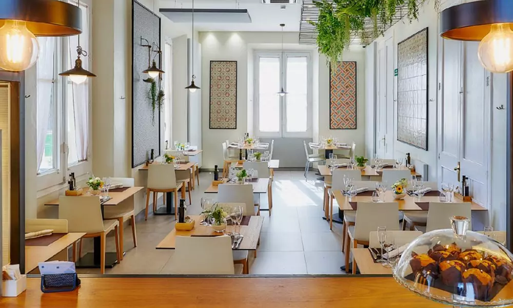 Saborea la tradición mediterránea: menú con botella de vino para 2 o 4