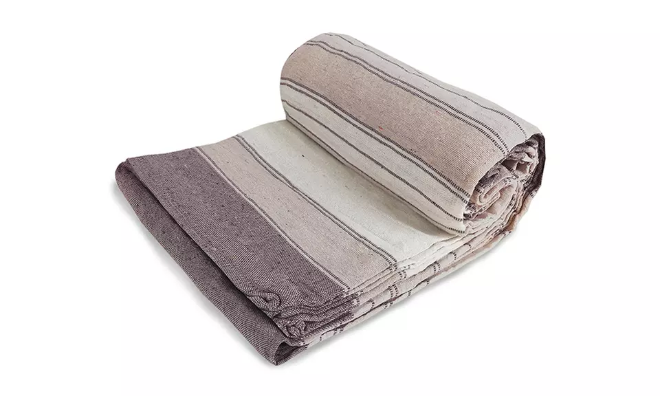 Sofabezug und Tagesdecke aus natürlicher recycelter Baumwolle