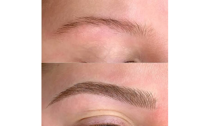 Image 4: Sesión de microblading de cejas o micropigmentación de labios