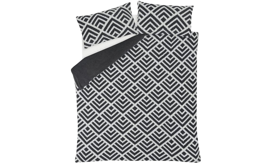 Image 7: Smart Living Premium Geo Jacquard Fleece Duvet Set