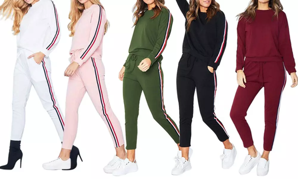 1 ou 2 ensembles sweat et pantalon avec deux bandes latérales, collection "Romy " - Primary Image