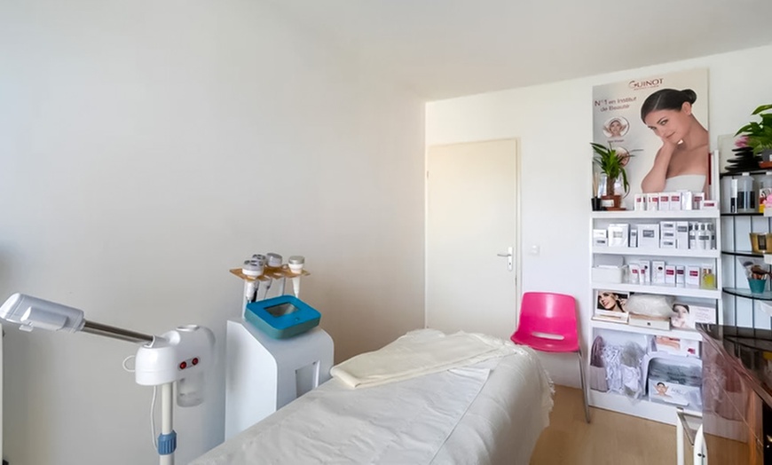 Image 3: Massage relaxant et/ou soin visage anti-âge hydratant