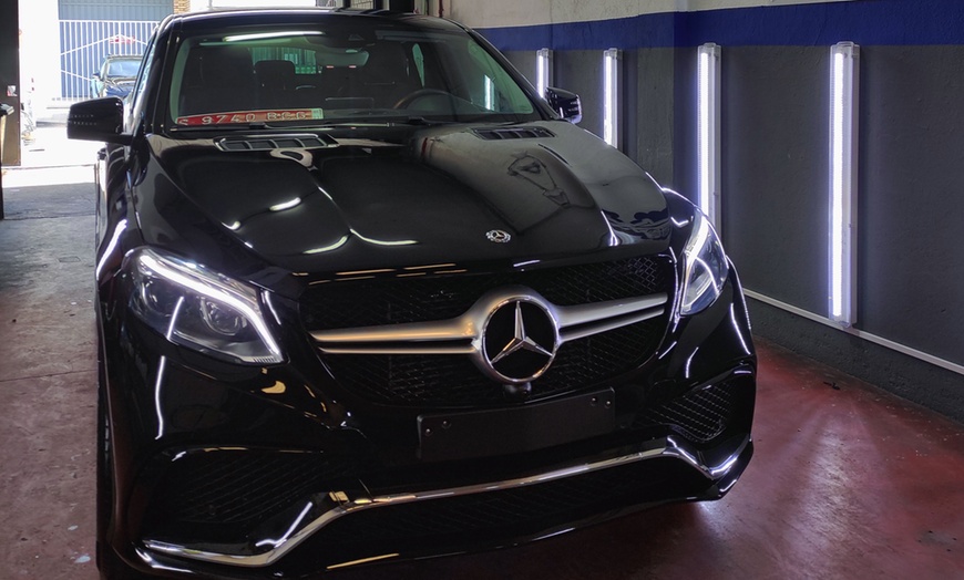 Image 3: Lavado de coche interior y exterior con opción a encerado o tapicería