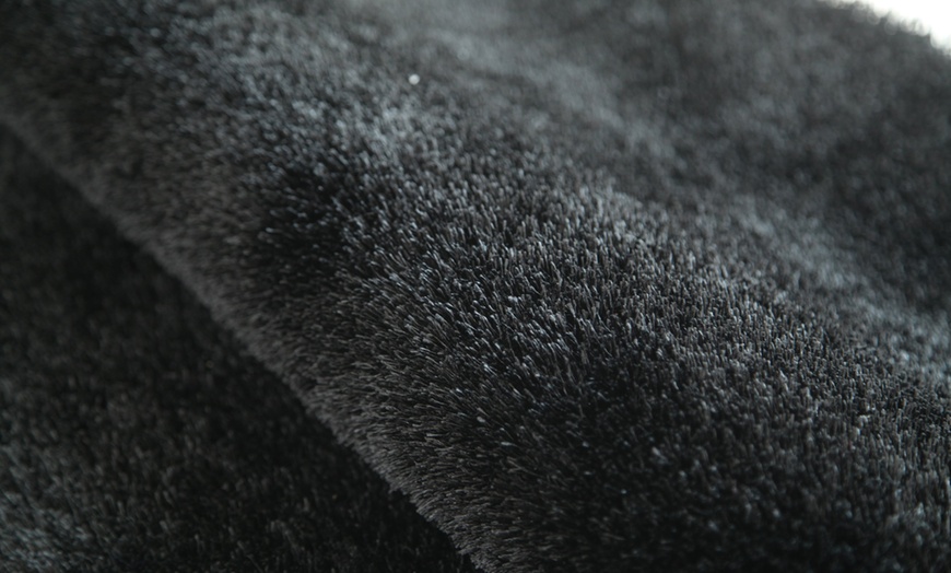 Image 15: Alfombra de pelo 