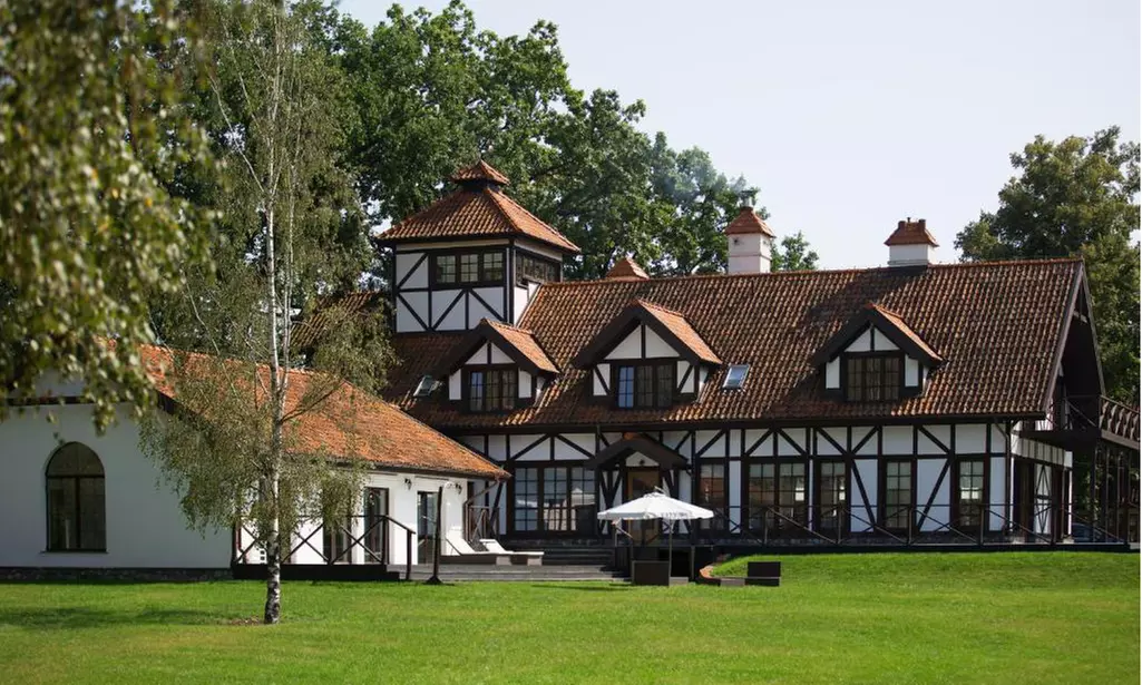 Mazury: pokój dla dwojga ze śniadaniami i atrakcjami w Hotelu Martiany 21 - Primary Image