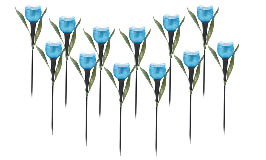 Image 15: Set of 6 or 12 Tulip-Shaped Garden Solar Lights