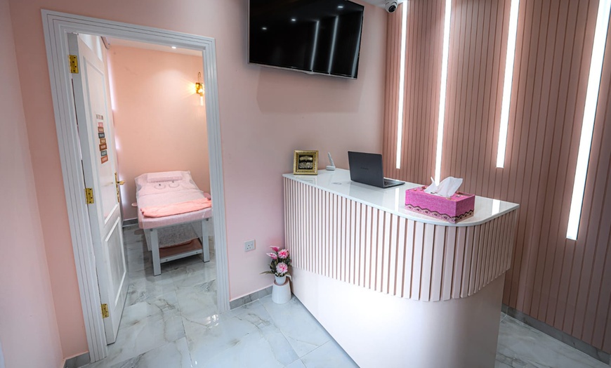 Image 3: AED 100, AED 200, or AED 300 to Spend on Your Choice of Beauty Service