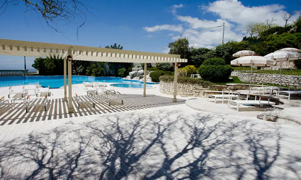 Gargano 4*: camera Standard con colazione o mezza pensione e Spa