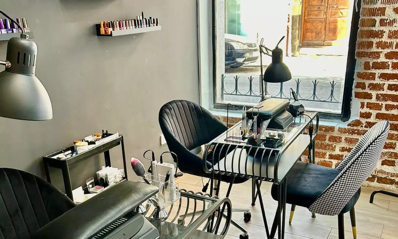 Hasta 52% de dto. en Spa/Salón de uñas - Manicura en Centro de Belleza Sátiro