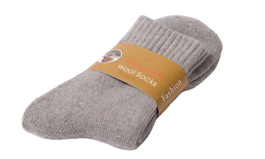 Image 9: Three or Five Pairs of Men's Wool Thermal Socks