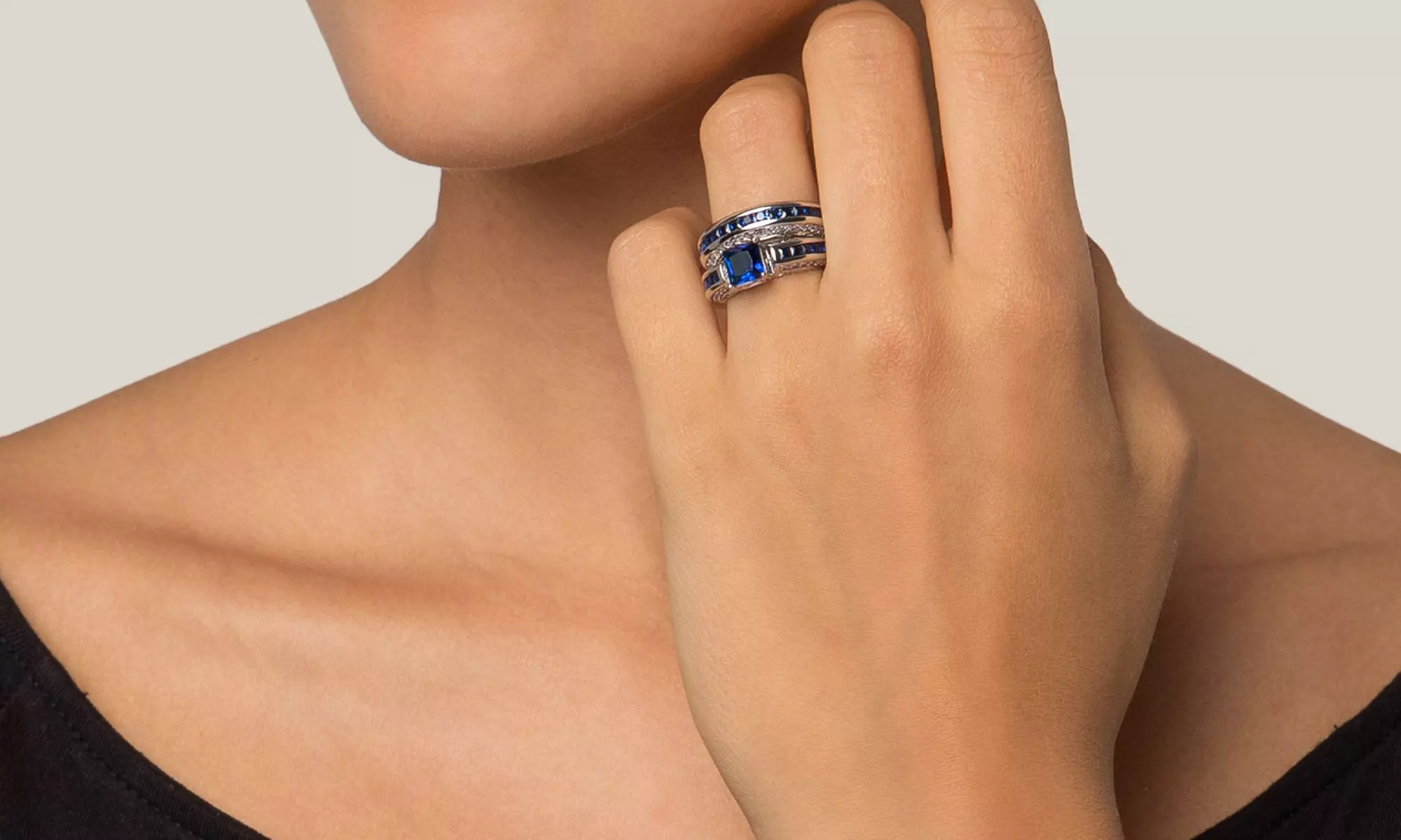 Anello Destiny in ottone placcato oro con pietre zaffiri sintetici