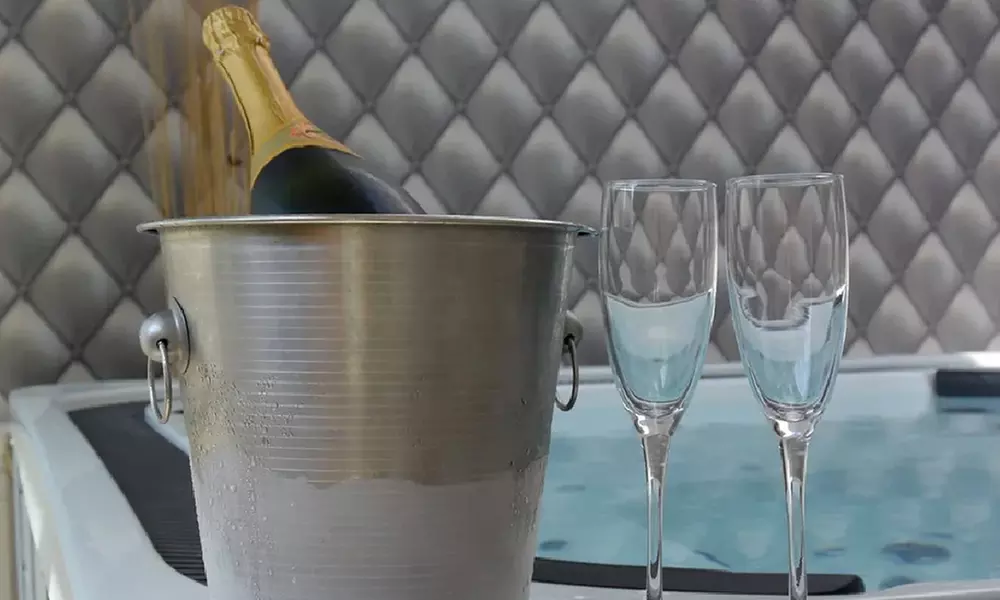 Accès au spa privatif en duo avec 2 kirs royaux chez Atypique Spa