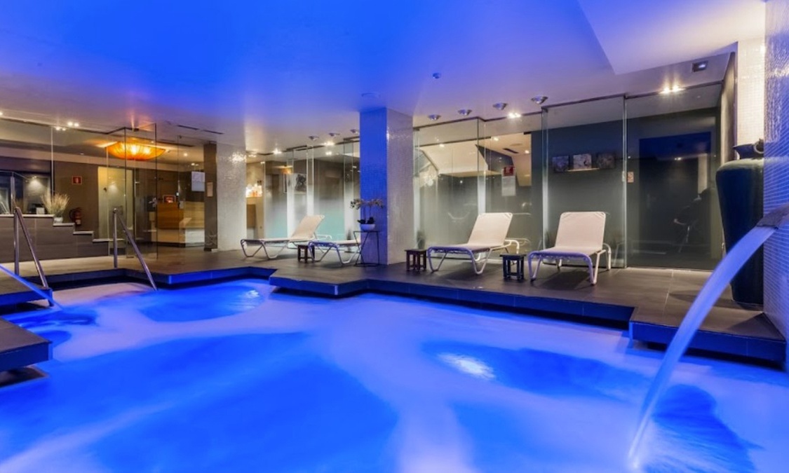 Circuito de spa para 1 o 2 personas con copa de cava y opción a masaje