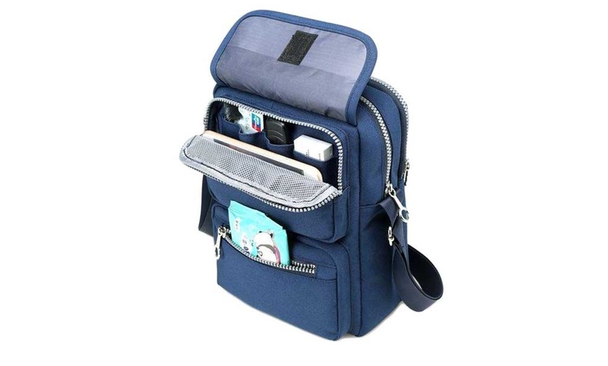 Image 4: Multi-Pocket Travel Bag