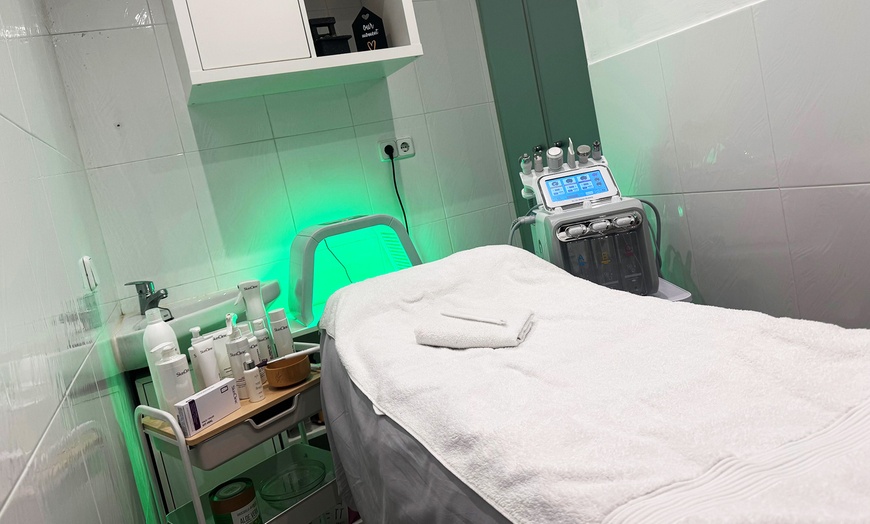 Image 2: Limpieza Hydrafacial con opciones a elegir Diva Peluquería y Estética