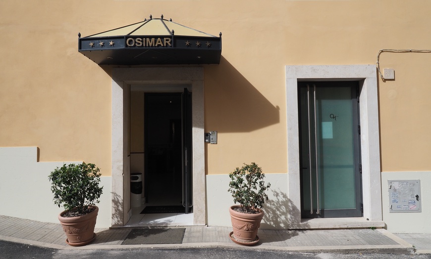 Image 4: Rome: Double Room with Breakfast