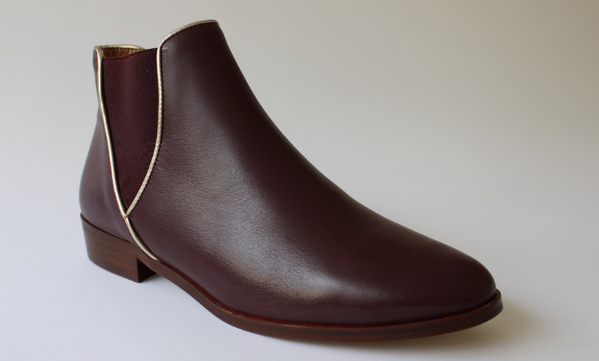 Image 3: Women's Flat Leather Boots