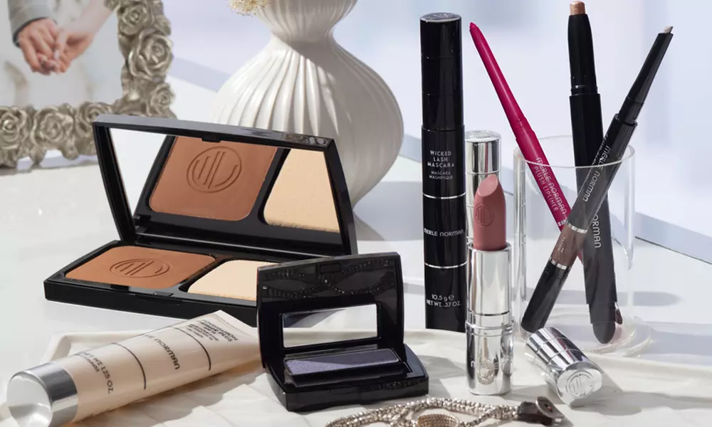 Makeover w/ Mini Coco & Vanilla Facial, Apple & Cinnamon Facial & More