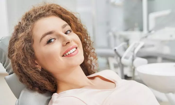 Limpieza bucal con ultrasonidos, revisión y pulido