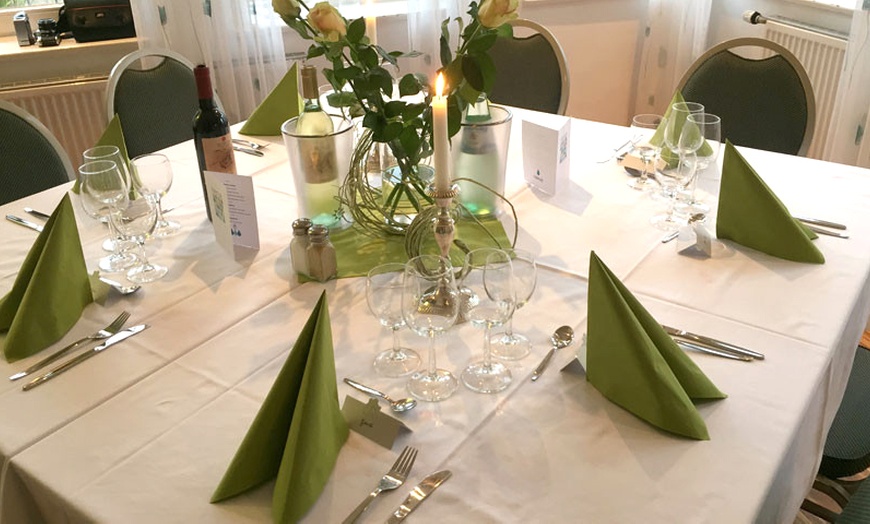 Image 2: 3-Gänge-Menü mit Wiener Schnitzel für 2 oder 4 Personen