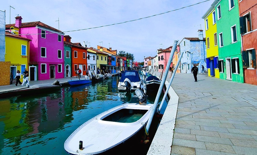 Image 3: Esperienza Unica in Barca: Prosecco, Isole di Murano e Burano!