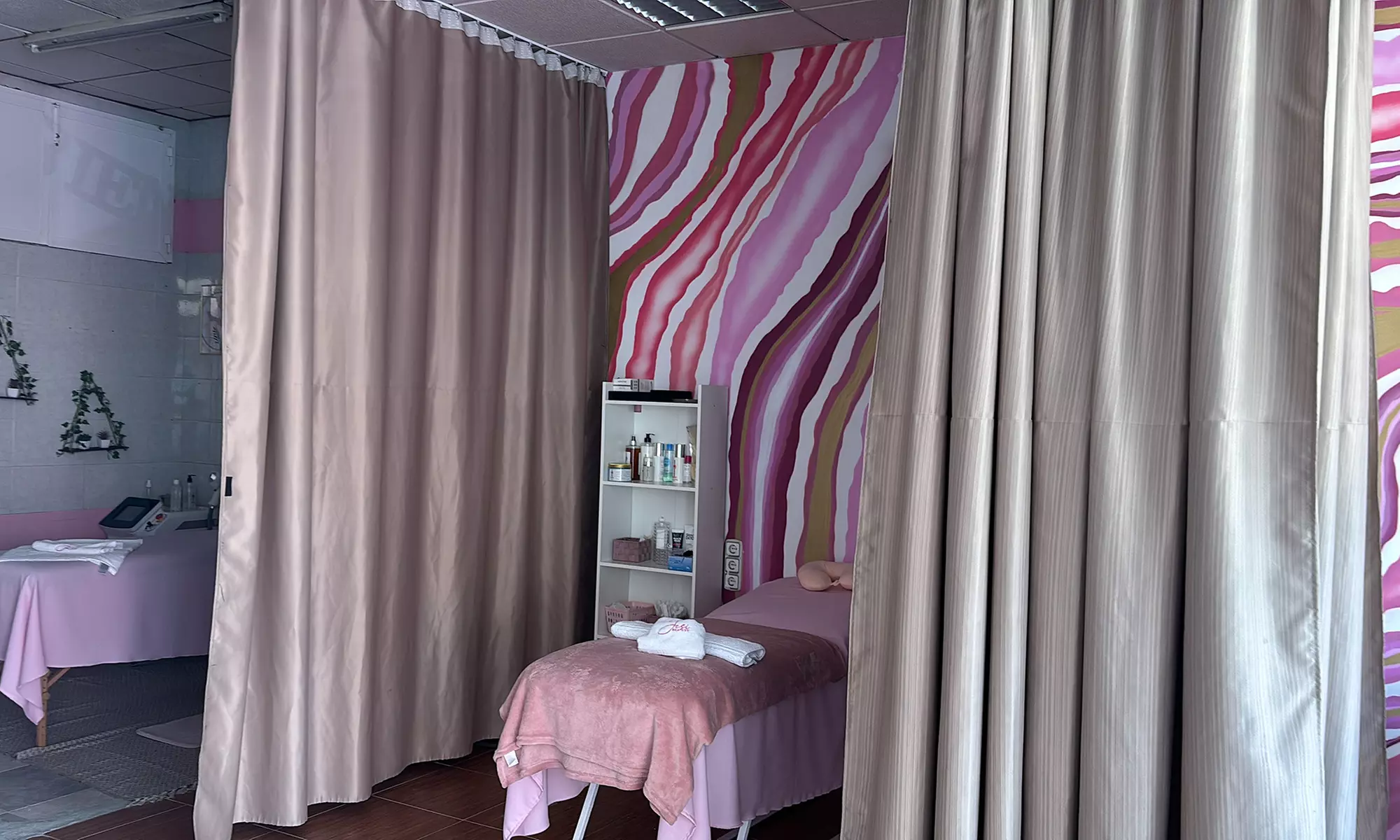 Piel radiante con la radiofrecuencia o maderoterapia facial