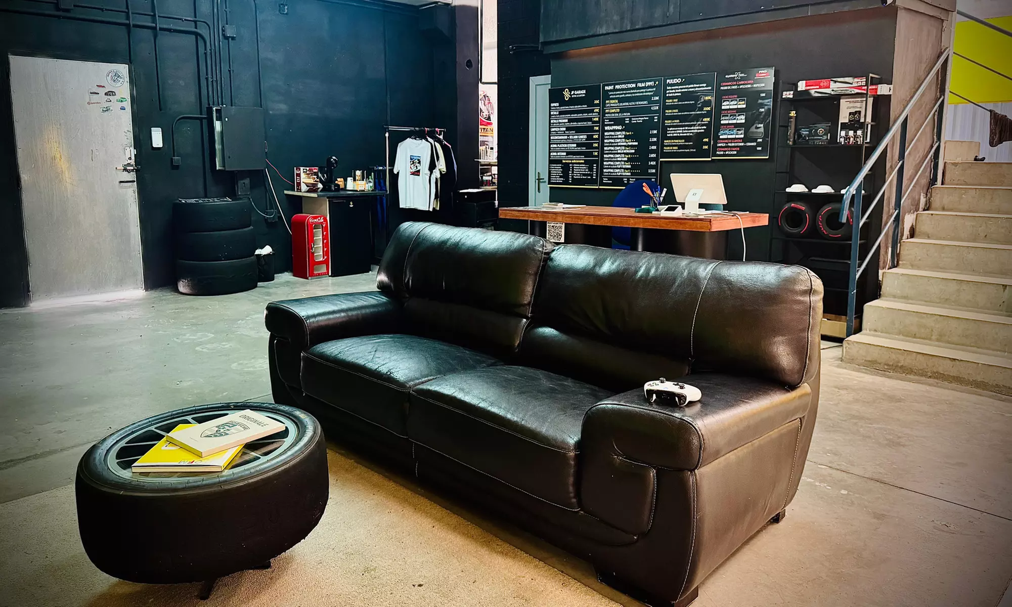 Lavado completo a mano o limpieza de cuero para coche