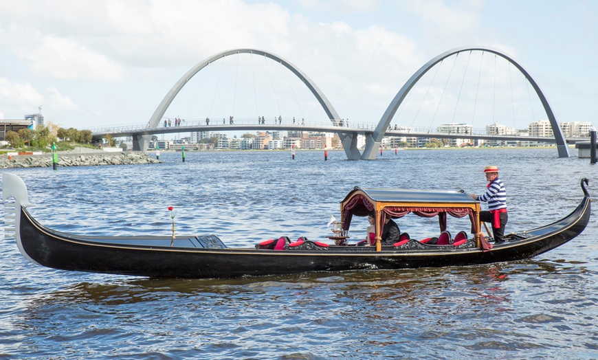 Image 4: 30-Minute Hand-Crafted Venetian-Style Gondola Ride for 2-8 People 