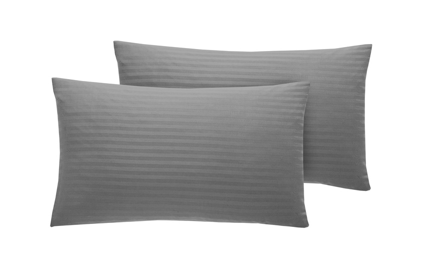 Image 10: Pair of 300TC Pillowcases
