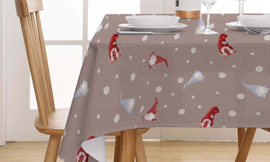 Image 6: Katoenen tafelkleed met kerstthema