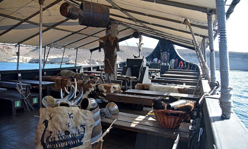 Image 6: Paseo en barco vikingo