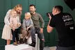 90 Min. Familien Fotoshooting Erlebnis inkl. 2-5 Bildern + Geschenk bei PicturePeople (bis zu 78% sparen) - Second Medium