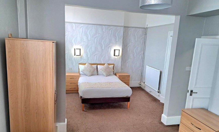 Image 4: Southport: Standard Double or Twin Room with Breakfast