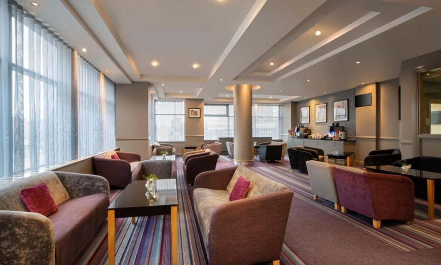 Image 7: Glasgow: 4* Room Stay with Breakfast and Bubbly