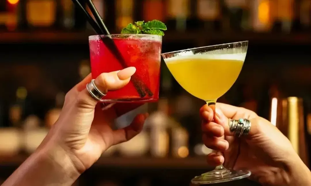 Exclusive Cocktails with Avocado Tartare For Two, Three or Four People