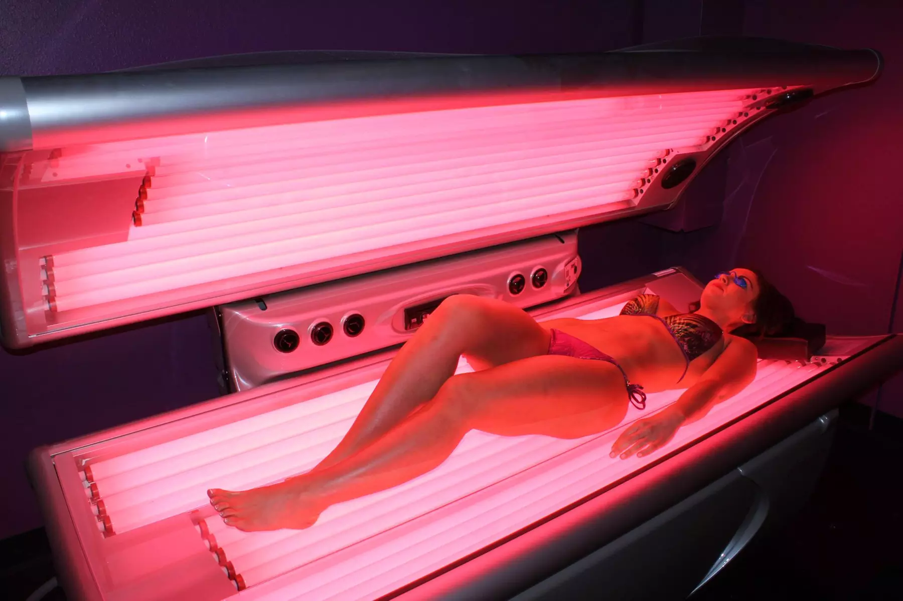 Achieve a Sun-Kissed Glow with Tanning and Light Therapy Options