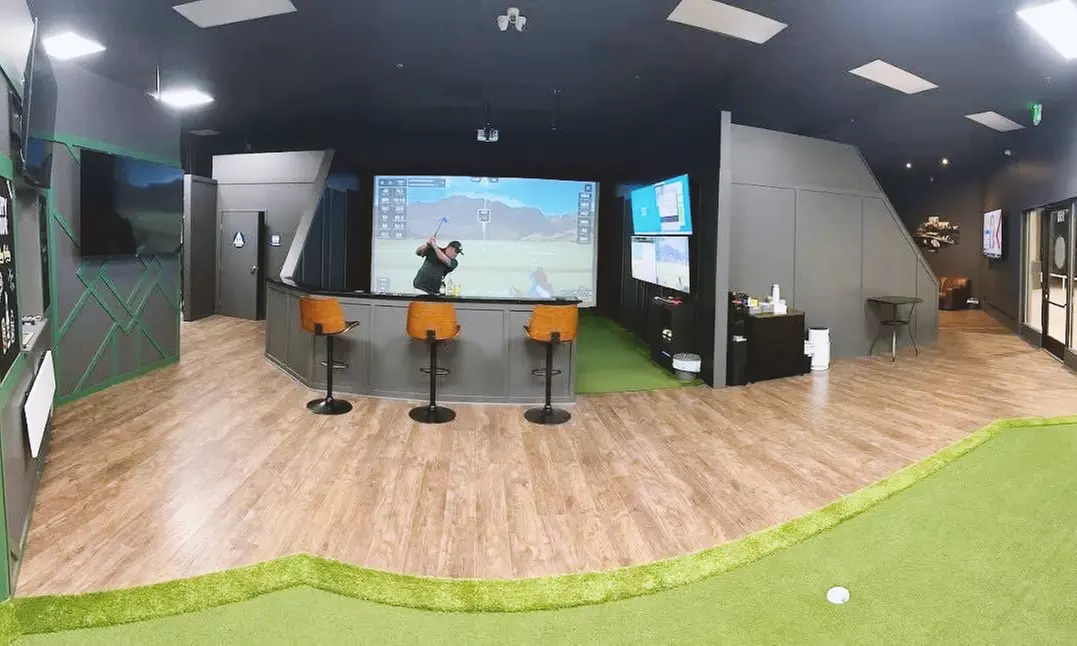 Enjoy One or Two Hours of Virtual Golf in Standard or Luxury Bay