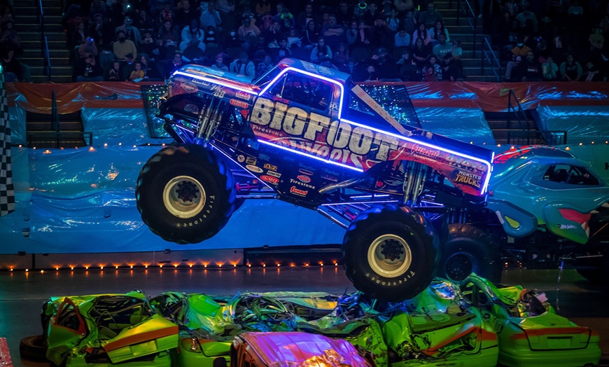 Hot Wheels Monster Trucks Live - Hot Wheels Monster Trucks Glow Party ...