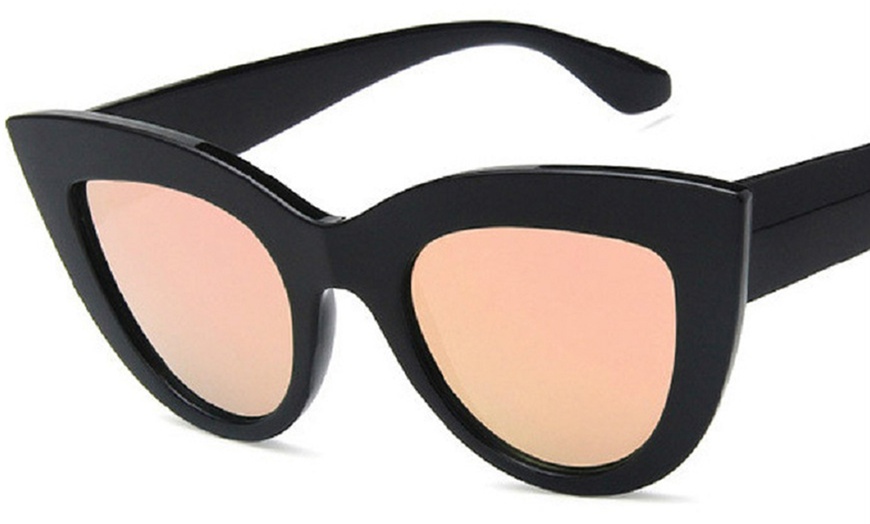 Image 9: Cat Eye Oversized Sunglasses