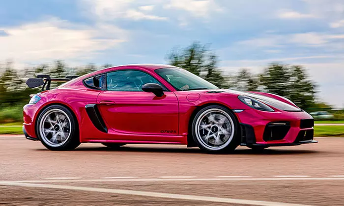 Offrez une montée d'adrénaline en voiture de sport sur Cadeau Pilotage