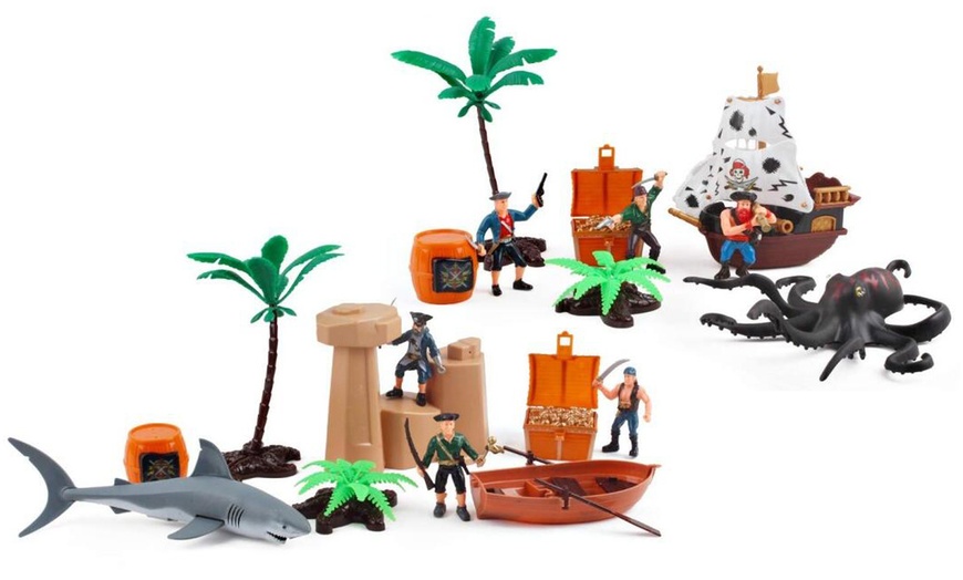 Image 2: Pirate Action Figure Playset