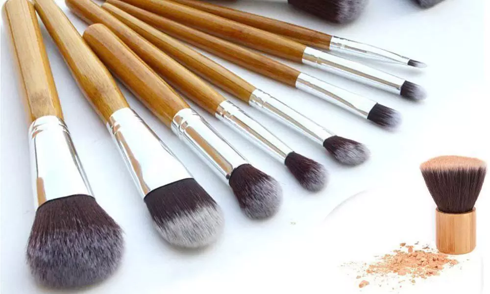 Set de 10 pinceaux à maquillages en bambou - Primary Image