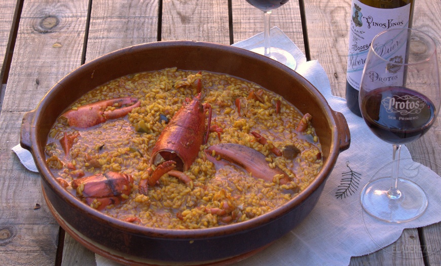 Image 1: Sabores de siempre junto al Camp Nou: menú mediterráneo para disfrutar