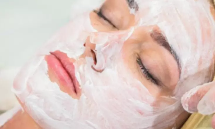 1 oder 2 Sitzungen: 45 Min. Gesichtsbehandlung für 1 Person