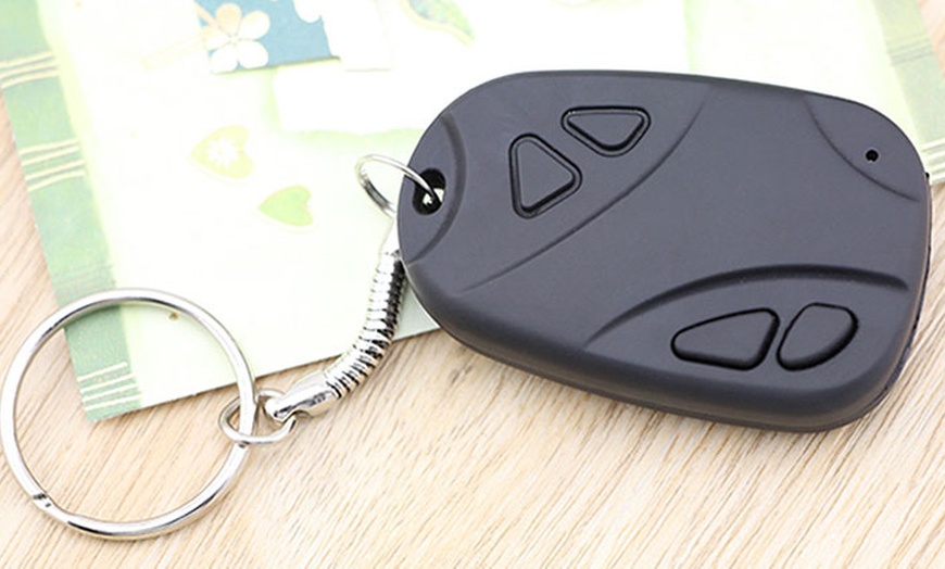 Image 2: High-Resolution Keychain Camera 