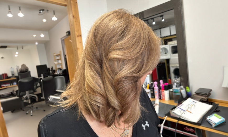 Image 4: Refreshing Haircut & Blowdry or Partial Blonde Highlight
