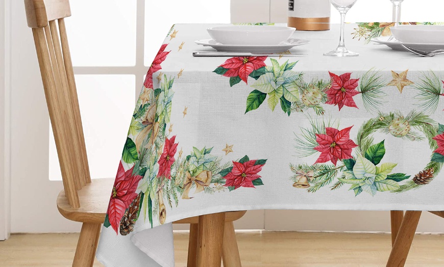 Image 8: Nappe à motifs de Noël au choix