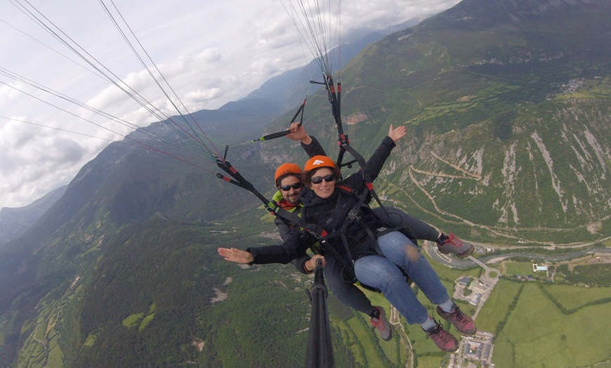 Image 4: Vuelo en parapente desde el despegue oficial más alto de España 