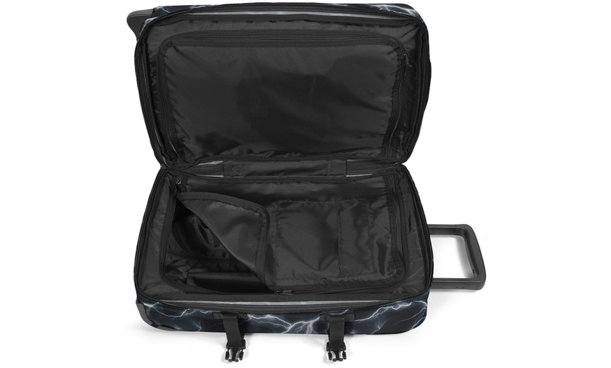 Image 16: Valise Eastpak avec système de roulement 360°